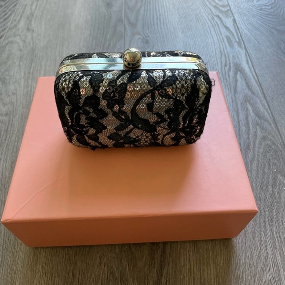 BEBE LACE & SEQUIN BLACK & SILVER MINI CLUTCH HANDBAG PURSE - Picture 2 of 6